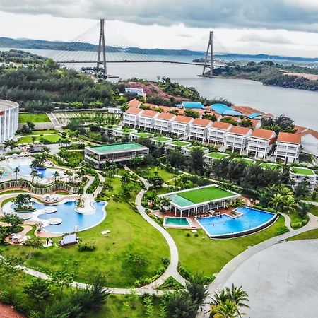 Harris Resort Barelang Batam Sagulung Exterior photo