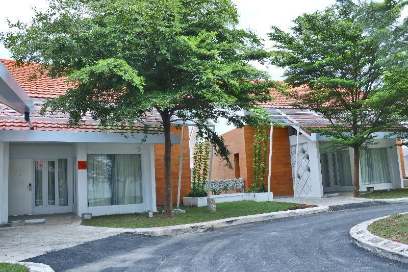 Harris Resort Barelang Batam Sagulung Exterior photo