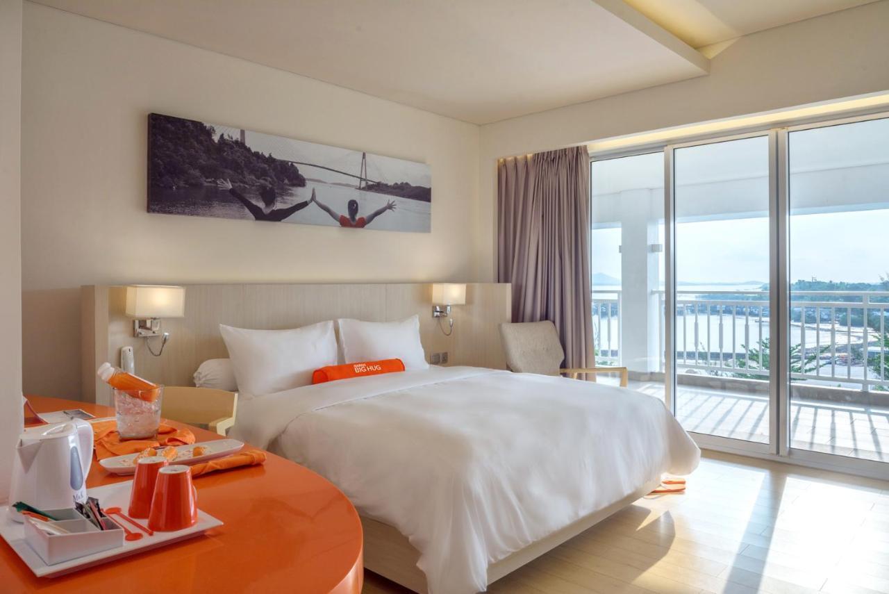 Harris Resort Barelang Batam Sagulung Exterior photo